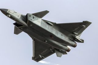 Čínský J-20 může přepsat pravidla leteckého boje. Velí roji dronů a dokáže jich vyslat desítky najednou